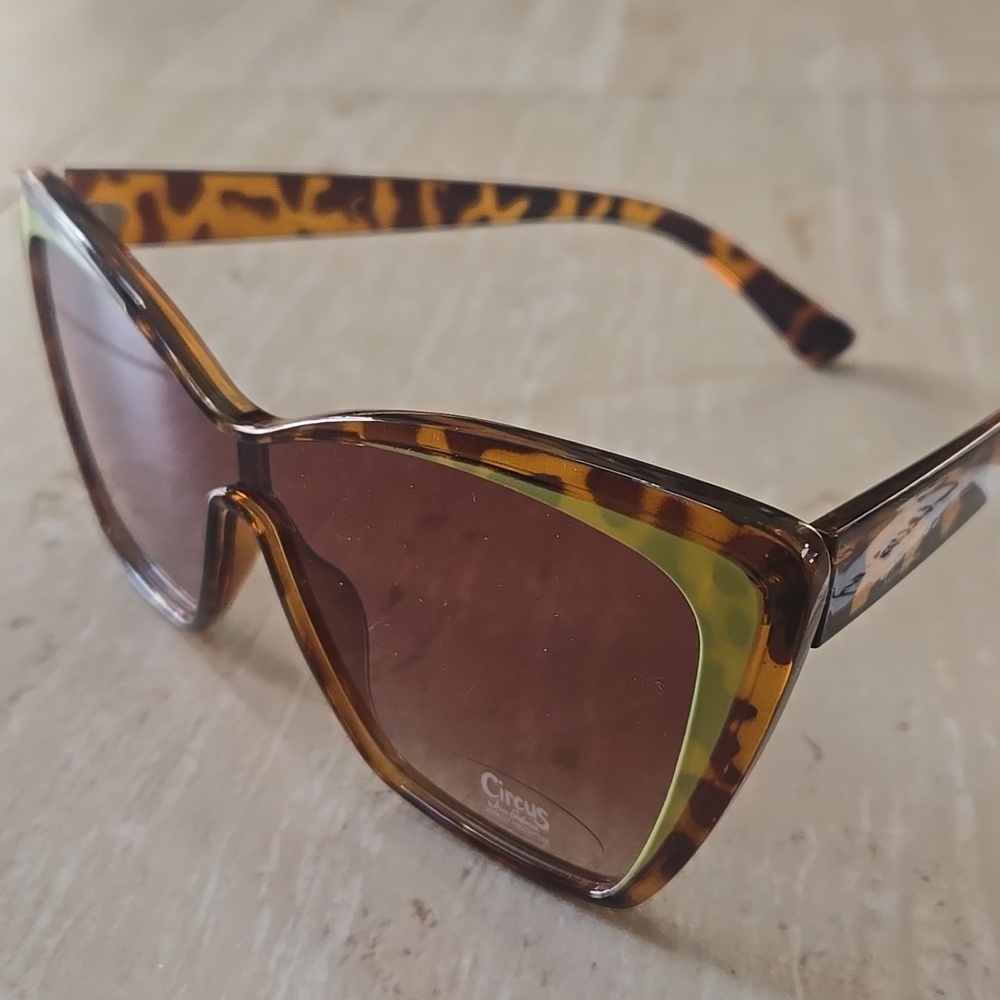 New Circus by Sam Edelman Oversized Brown Tortoise Cat Eye Sunglasses